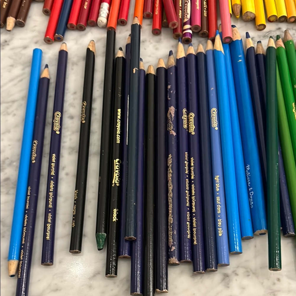 Crayola Colorful Art Set - Picture 2 of 9